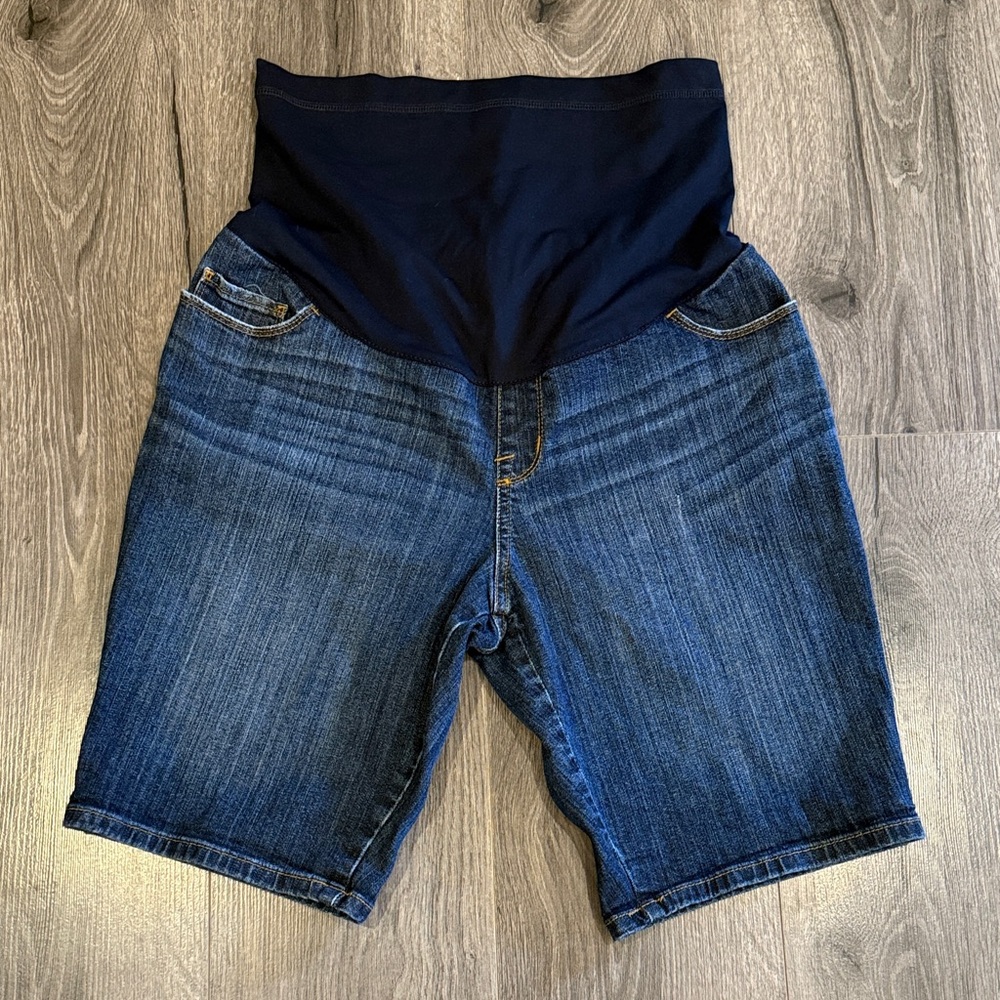 🧡Liz Lange Maternity Denim Bermuda Shorts with Navy Waistband baby bump Summer